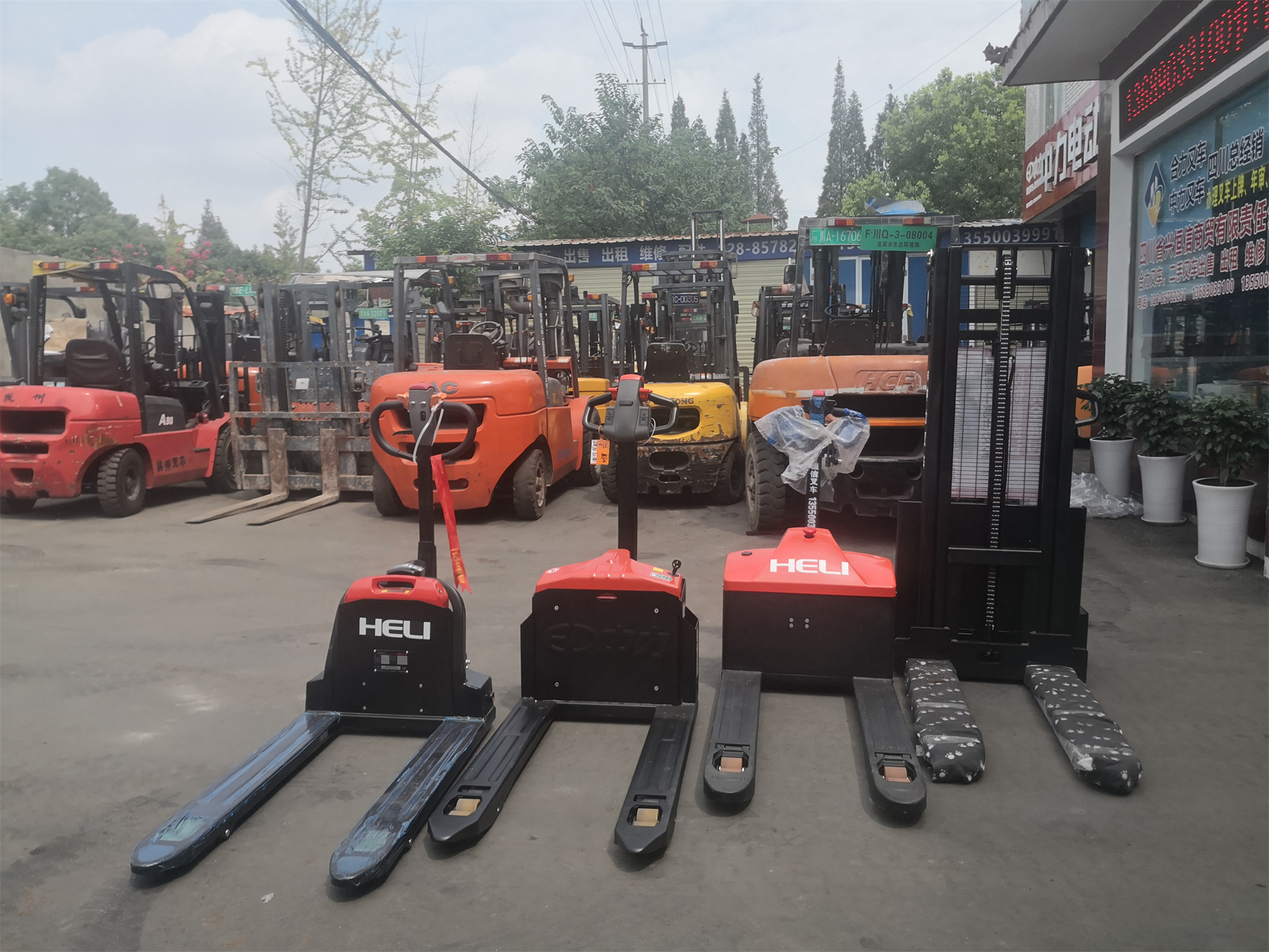 合力（中力）電(diàn)動堆垛車(chē)