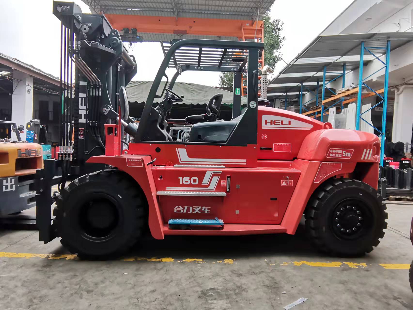 大(dà)噸位叉車(chē)租賃